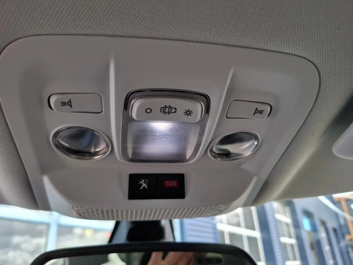 1.2 Allure 110 PK | Achteropkomend verkeer waarschuwing | Achteruitrijcamera | Bestuurdersstoel in hoogte verstelbaar