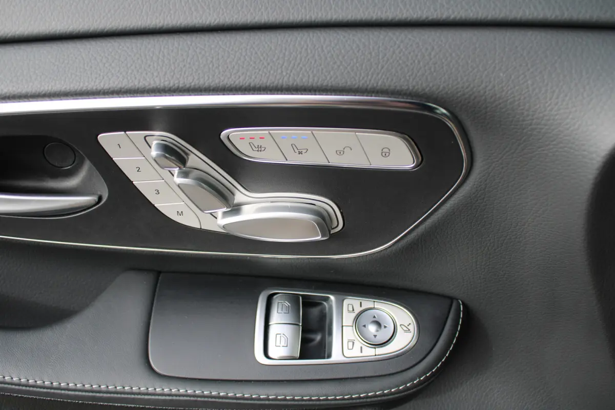 300d / Exclusive / AMG / DC / Elec Stoelen / 360 Cam / Burmester / Vol Opties / NIEUWSTAAT.