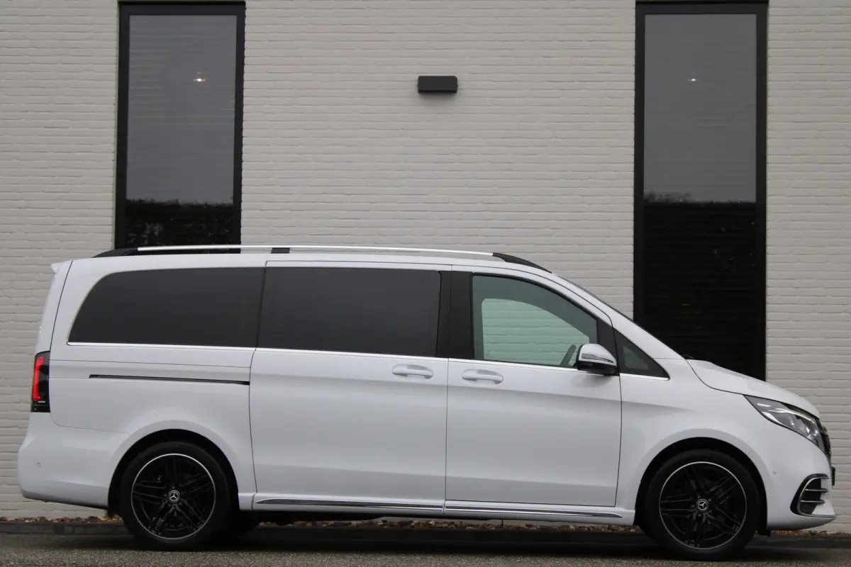 300d / AMG / DC / Luchtvering / Elec Stoelen / 360 Camera / Burmester / Vol Opties / NIEUWSTAAT