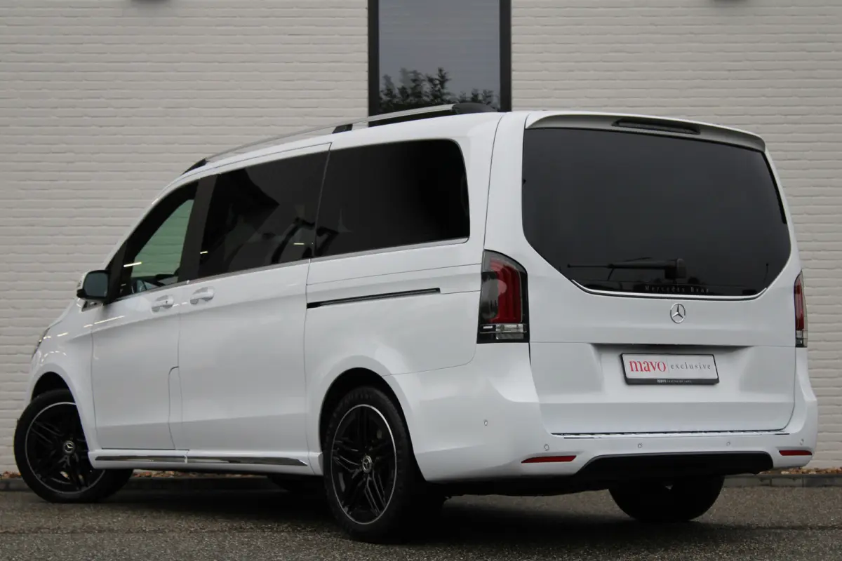 300d / AMG / DC / Luchtvering / Elec Stoelen / 360 Camera / Burmester / Vol Opties / NIEUWSTAAT