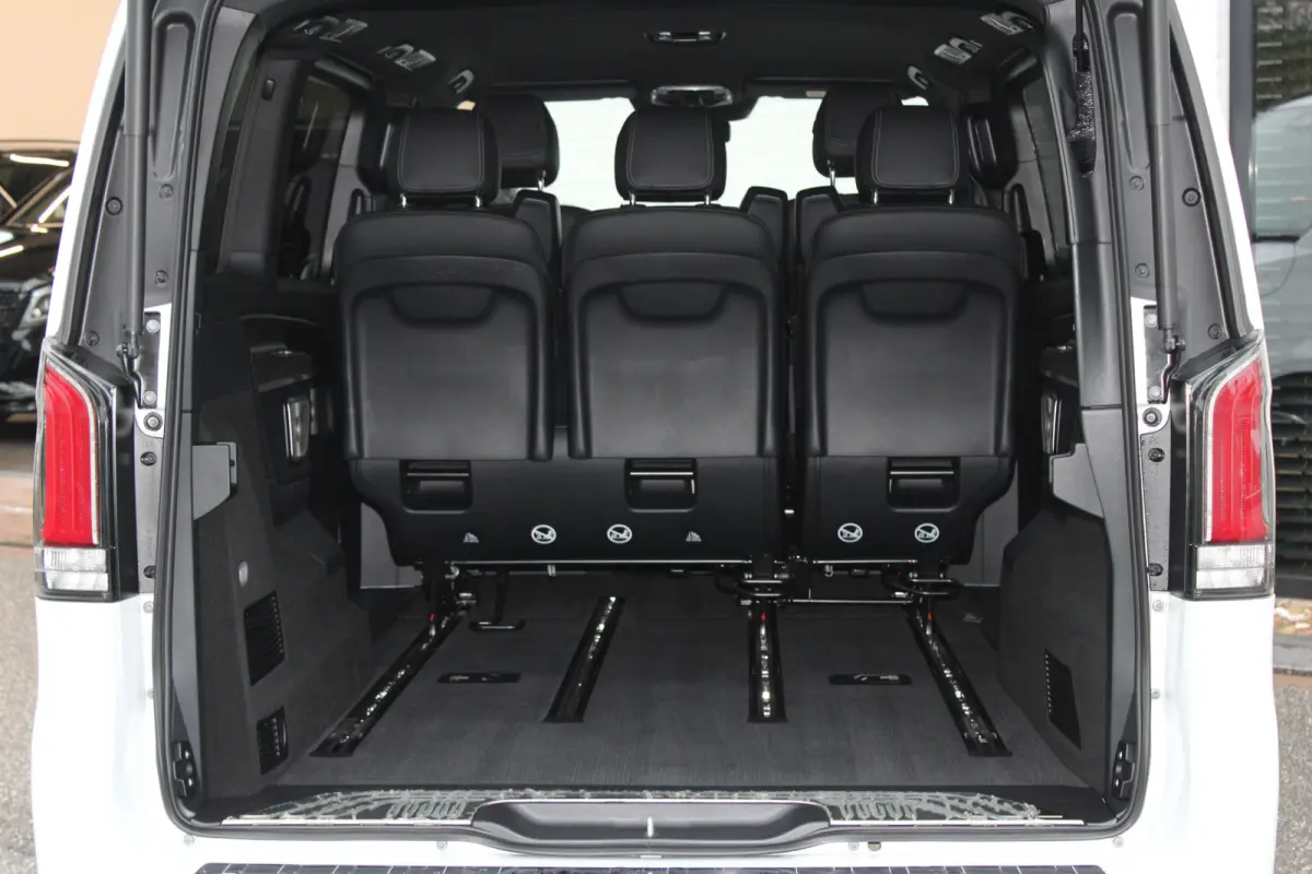 300d / AMG / DC / Luchtvering / Elec Stoelen / 360 Camera / Burmester / Vol Opties / NIEUWSTAAT