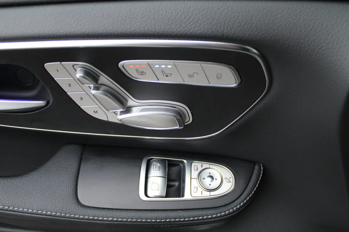 300d / AMG / DC / Luchtvering / Elec Stoelen / 360 Camera / Burmester / Vol Opties / NIEUWSTAAT