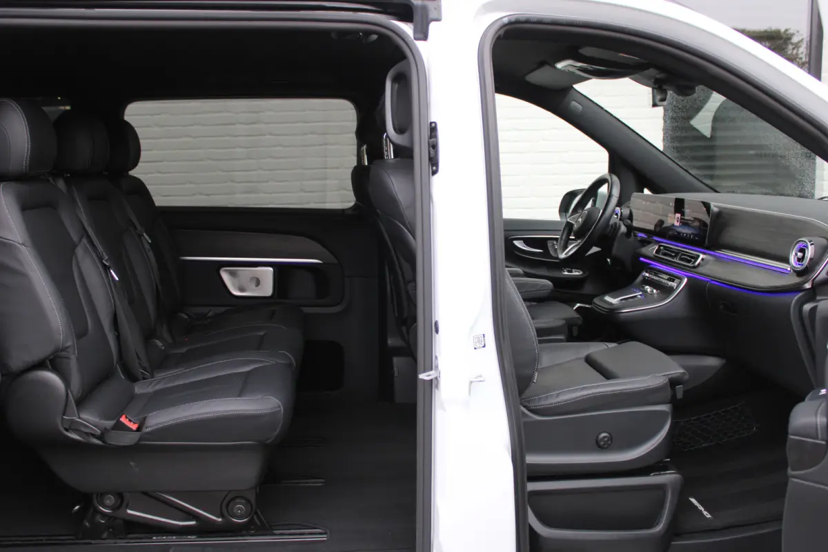 300d / AMG / DC / Luchtvering / Elec Stoelen / 360 Camera / Burmester / Vol Opties / NIEUWSTAAT
