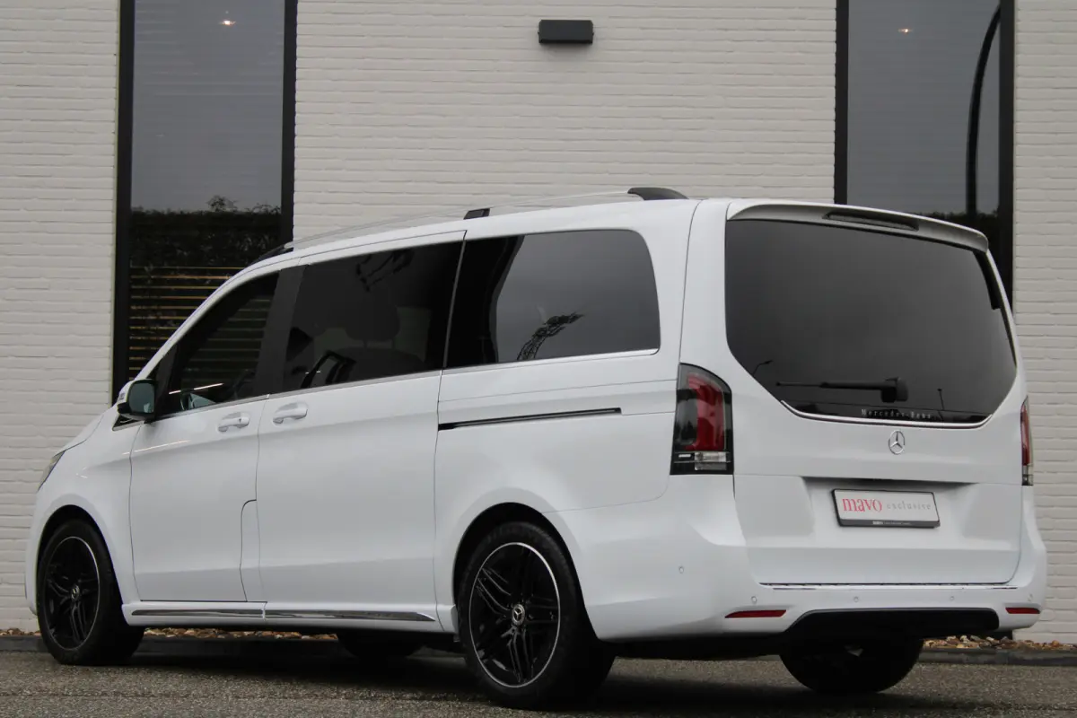 300d / AMG / DC / Luchtvering / Elec Stoelen / 360 Camera / Burmester / Vol Opties / NIEUWSTAAT