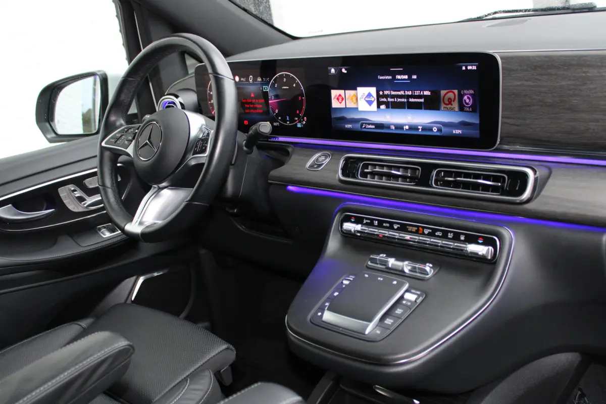 300d / AMG / DC / Luchtvering / Elec Stoelen / 360 Camera / Burmester / Vol Opties / NIEUWSTAAT
