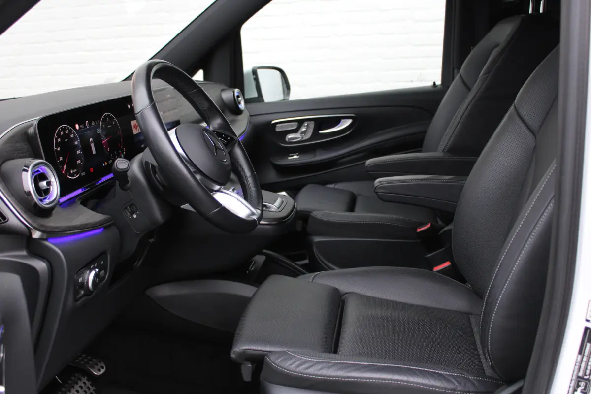 300d / AMG / DC / Luchtvering / Elec Stoelen / 360 Camera / Burmester / Vol Opties / NIEUWSTAAT