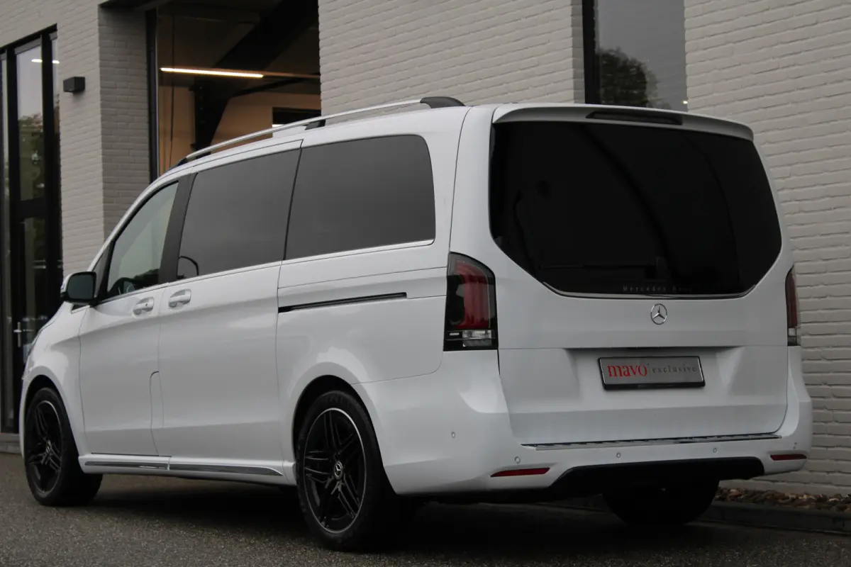 300d / AMG / DC / Luchtvering / Elec Stoelen / 360 Camera / Burmester / Vol Opties / NIEUWSTAAT