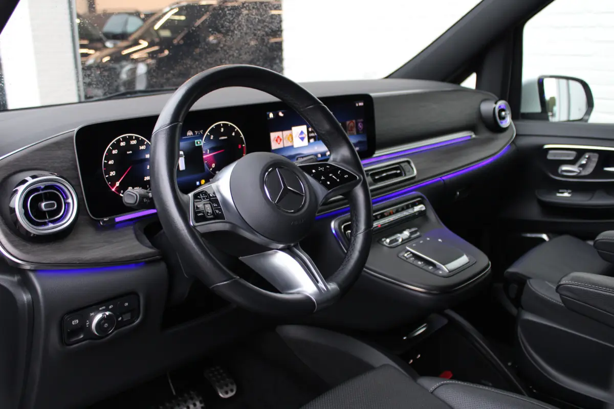 300d / AMG / DC / Luchtvering / Elec Stoelen / 360 Camera / Burmester / Vol Opties / NIEUWSTAAT