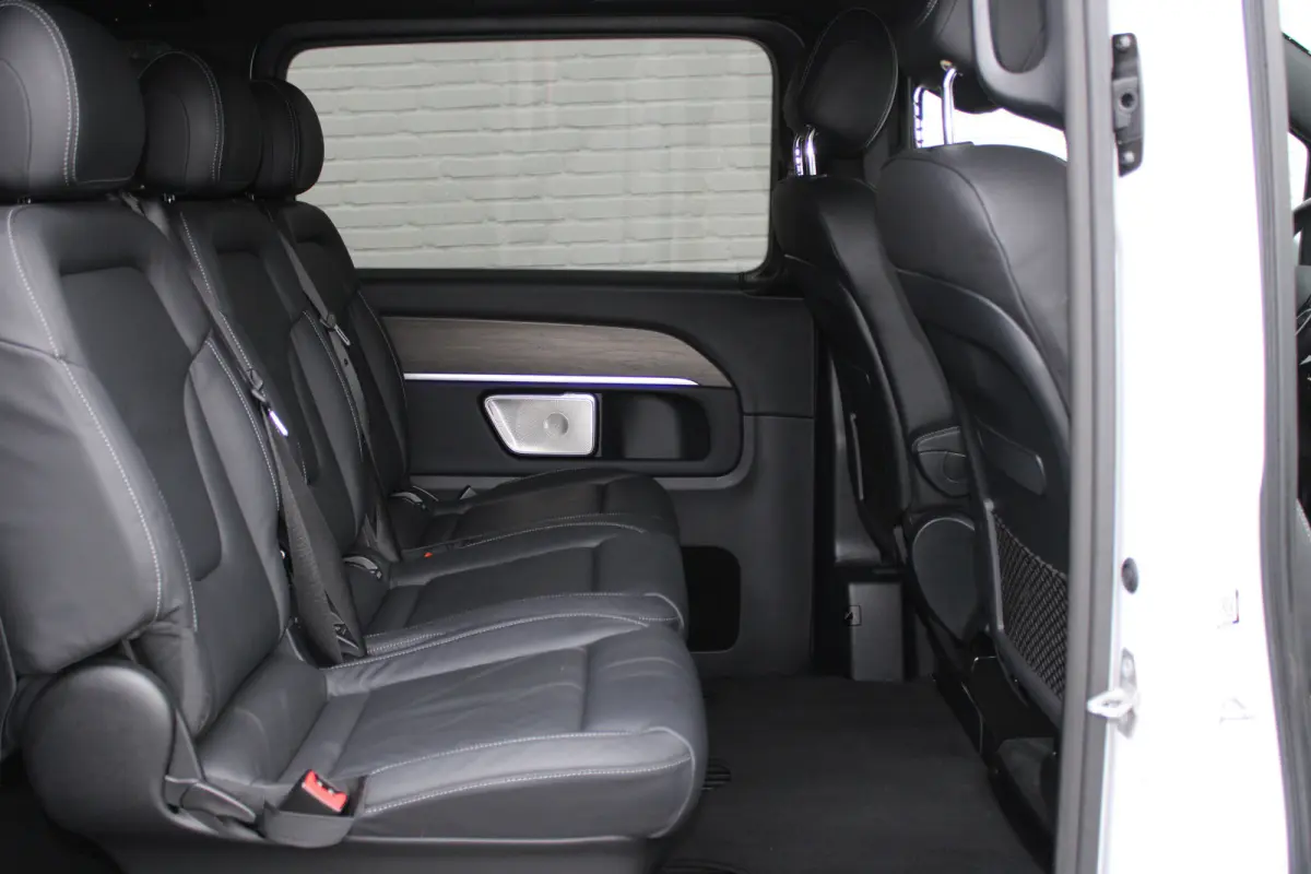 300d / AMG / DC / Luchtvering / Elec Stoelen / 360 Camera / Burmester / Vol Opties / NIEUWSTAAT