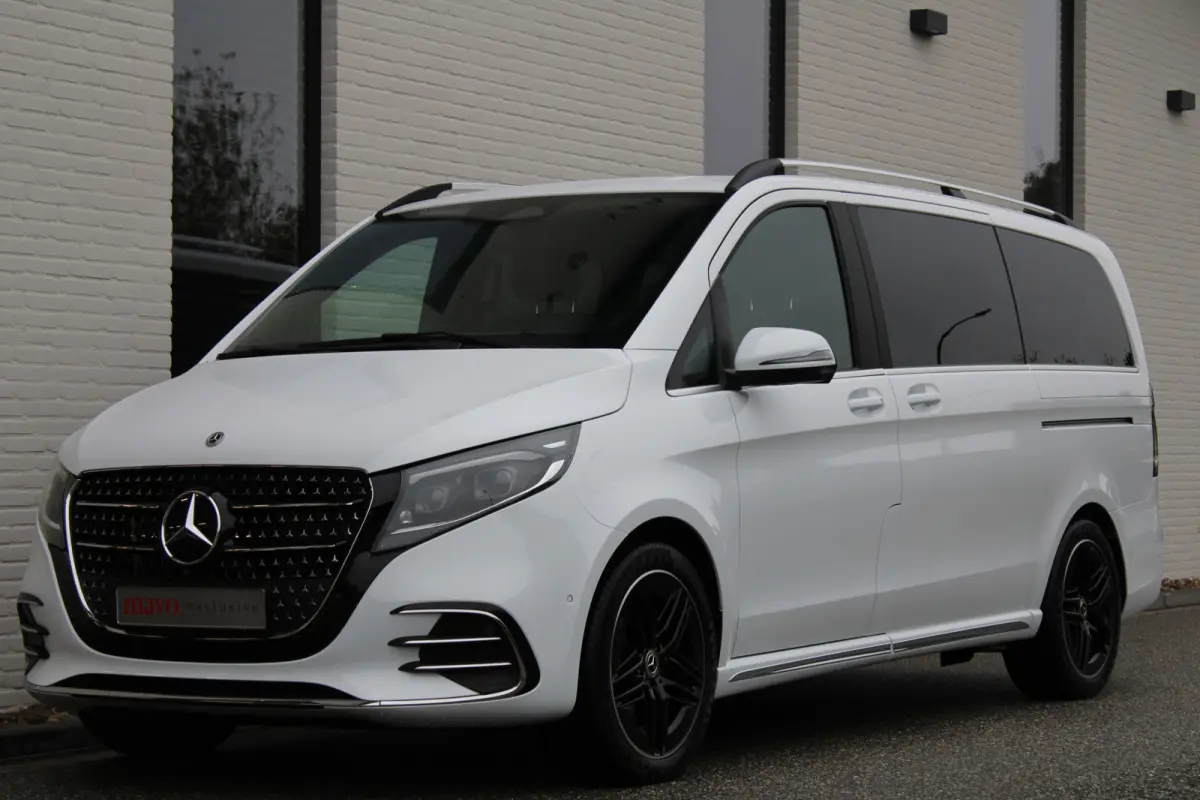 300d / AMG / DC / Luchtvering / Elec Stoelen / 360 Camera / Burmester / Vol Opties / NIEUWSTAAT