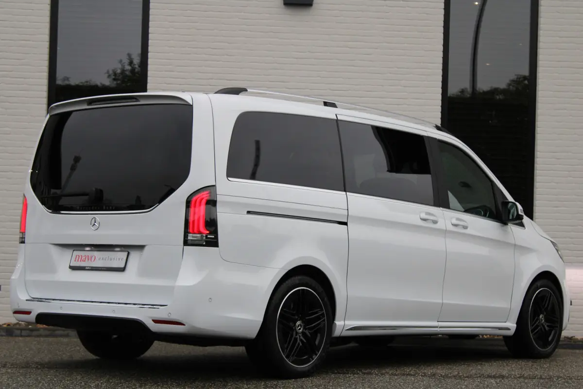 300d / AMG / DC / Luchtvering / Elec Stoelen / 360 Camera / Burmester / Vol Opties / NIEUWSTAAT