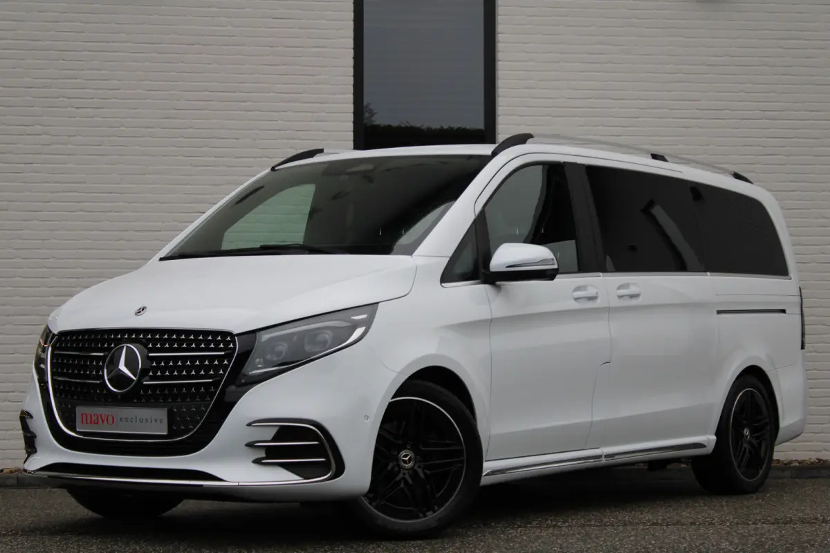 300d / AMG / DC / Luchtvering / Elec Stoelen / 360 Camera / Burmester / Vol Opties / NIEUWSTAAT