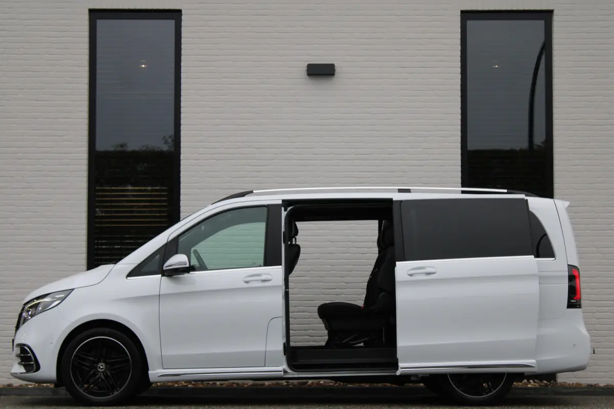 300d / AMG / DC / Luchtvering / Elec Stoelen / 360 Camera / Burmester / Vol Opties / NIEUWSTAAT