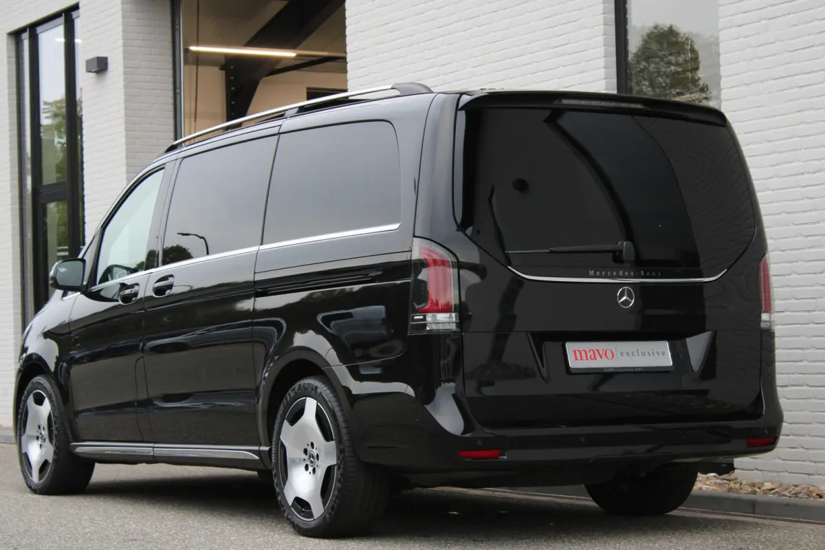 300d / AMG / Exclusive / DC / 4-matic / Luchtvering / Pano / Elec Stoelen / Burmester / Vol Opties / NIEUWSTAAT.