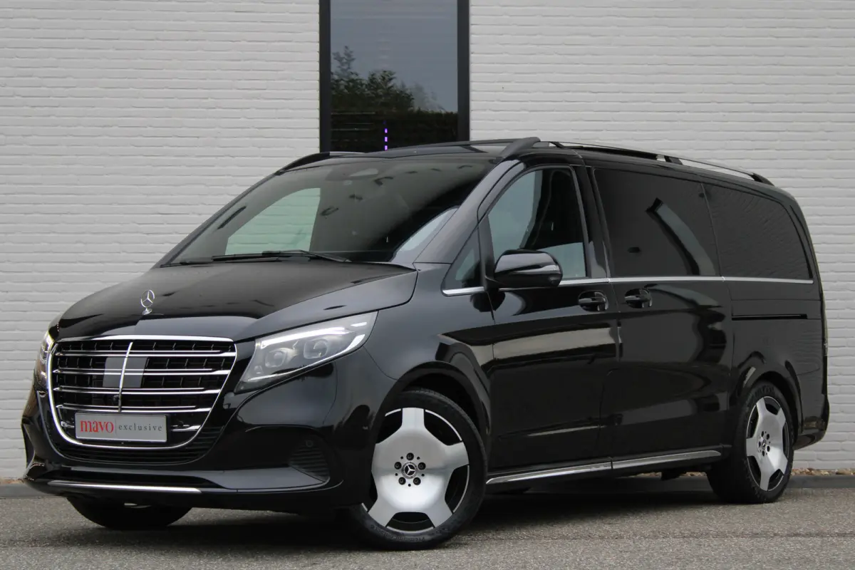 300d / AMG / Exclusive / DC / 4-matic / Luchtvering / Pano / Elec Stoelen / Burmester / Vol Opties / NIEUWSTAAT.