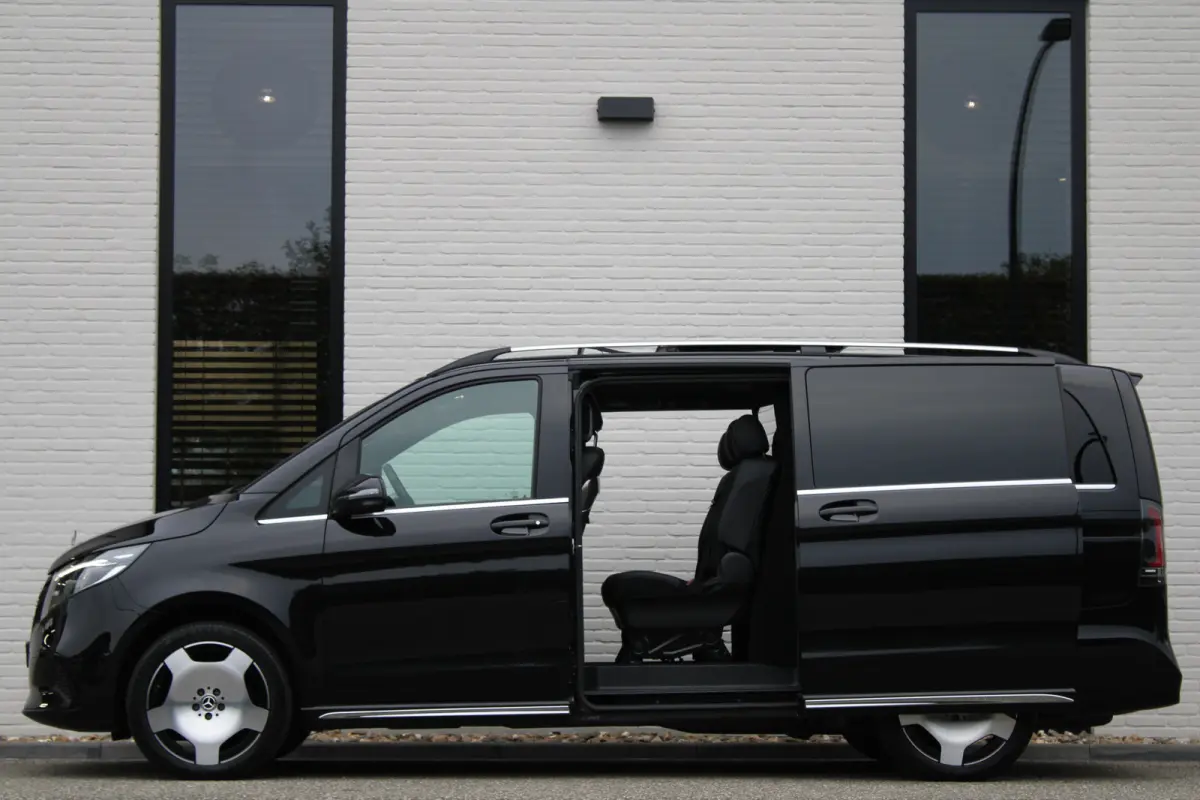 300d / AMG / Exclusive / DC / 4-matic / Luchtvering / Pano / Elec Stoelen / Burmester / Vol Opties / NIEUWSTAAT.