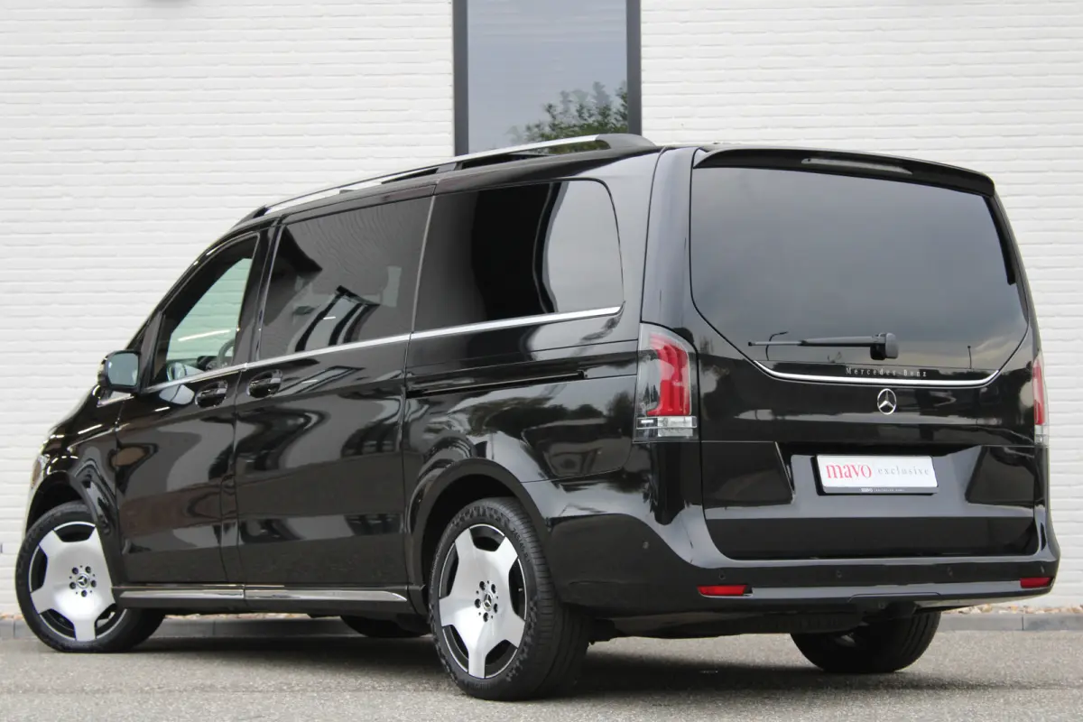 300d / AMG / Exclusive / DC / 4-matic / Luchtvering / Pano / Elec Stoelen / Burmester / Vol Opties / NIEUWSTAAT.