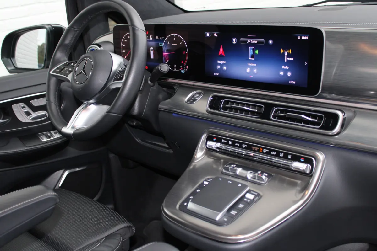 300d / AMG / Exclusive / DC / 4-matic / Luchtvering / Pano / Elec Stoelen / Burmester / Vol Opties / NIEUWSTAAT.