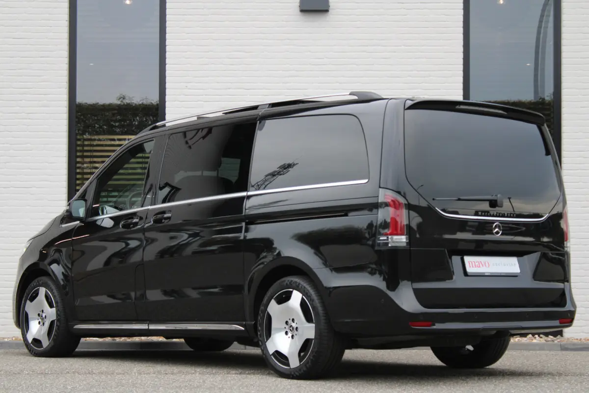 300d / AMG / Exclusive / DC / 4-matic / Luchtvering / Pano / Elec Stoelen / Burmester / Vol Opties / NIEUWSTAAT.