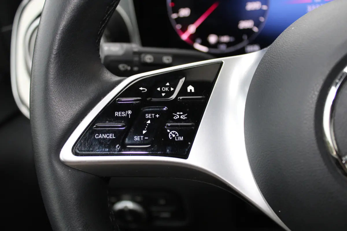 300d / AMG / Exclusive / DC / 4-matic / Luchtvering / Pano / Elec Stoelen / Burmester / Vol Opties / NIEUWSTAAT.