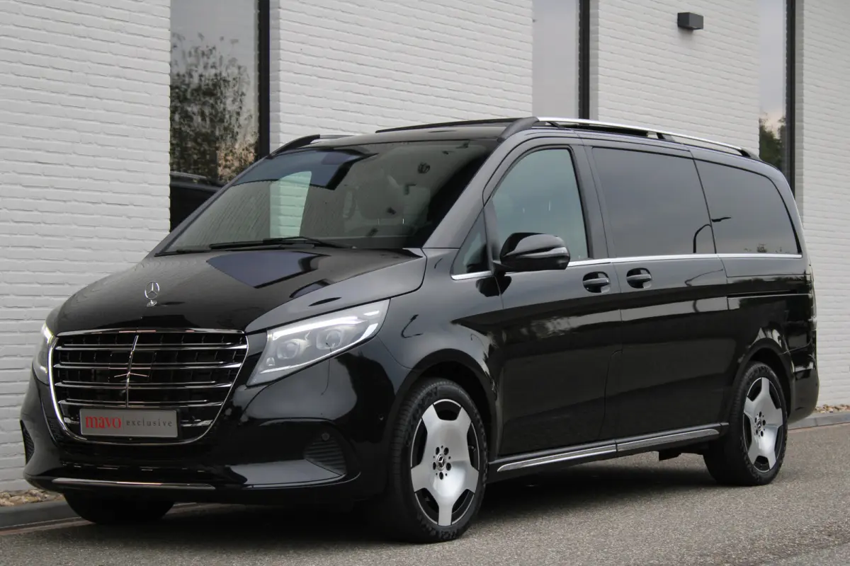 300d / AMG / Exclusive / DC / 4-matic / Luchtvering / Pano / Elec Stoelen / Burmester / Vol Opties / NIEUWSTAAT.