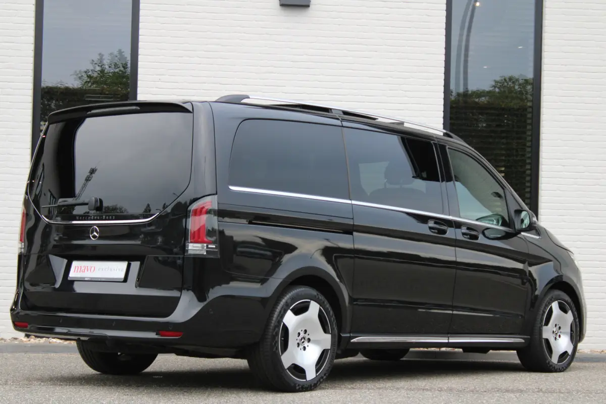 300d / AMG / Exclusive / DC / 4-matic / Luchtvering / Pano / Elec Stoelen / Burmester / Vol Opties / NIEUWSTAAT.