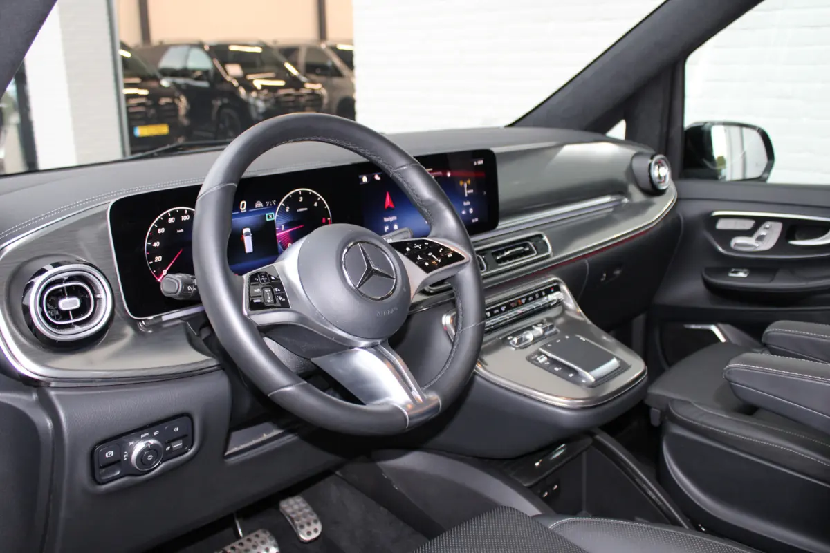 300d / AMG / Exclusive / DC / 4-matic / Luchtvering / Pano / Elec Stoelen / Burmester / Vol Opties / NIEUWSTAAT.
