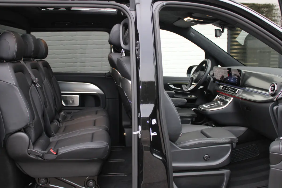 300d / AMG / Exclusive / DC / 4-matic / Luchtvering / Pano / Elec Stoelen / Burmester / Vol Opties / NIEUWSTAAT.