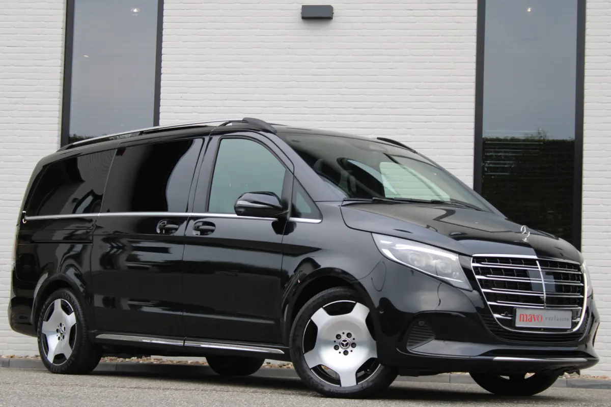 300d / AMG / Exclusive / DC / 4-matic / Luchtvering / Pano / Elec Stoelen / Burmester / Vol Opties / NIEUWSTAAT.