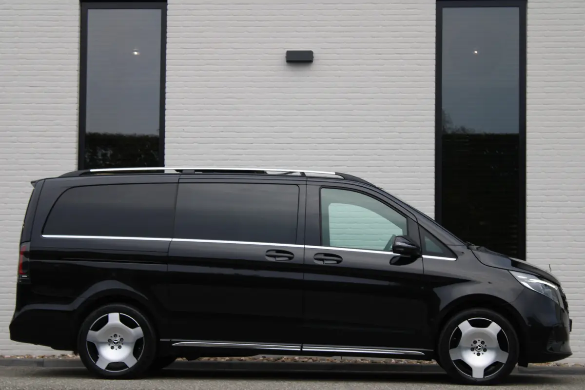 300d / AMG / Exclusive / DC / 4-matic / Luchtvering / Pano / Elec Stoelen / Burmester / Vol Opties / NIEUWSTAAT.