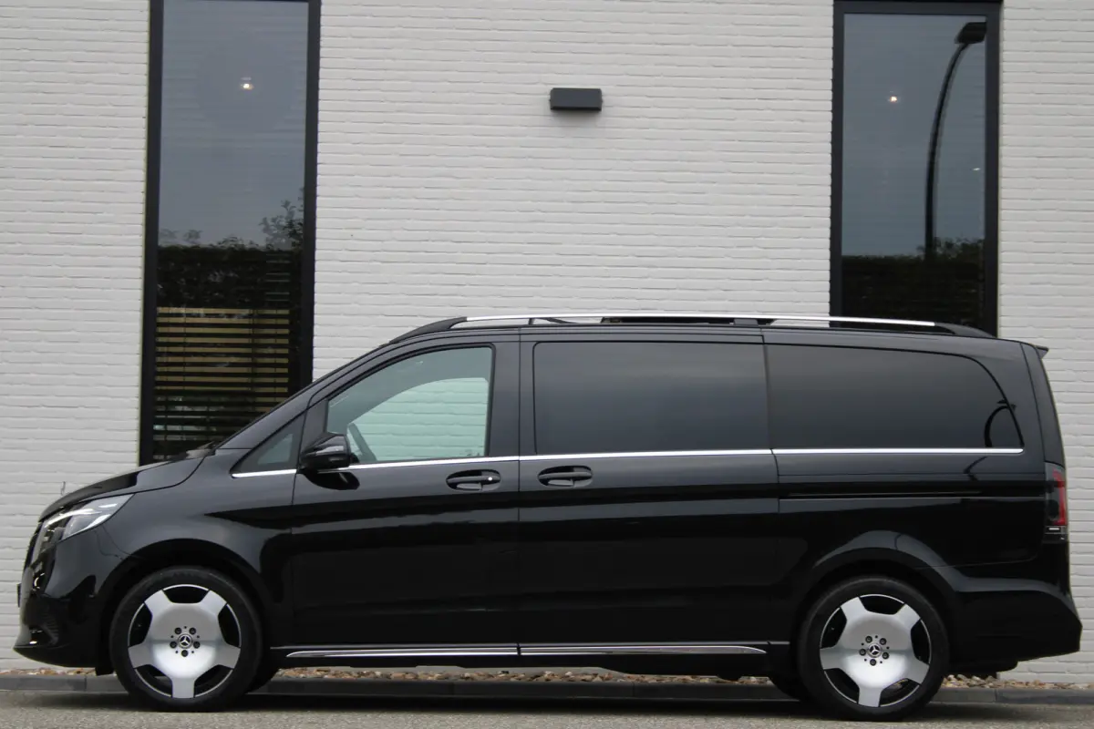 300d / AMG / Exclusive / DC / 4-matic / Luchtvering / Pano / Elec Stoelen / Burmester / Vol Opties / NIEUWSTAAT.