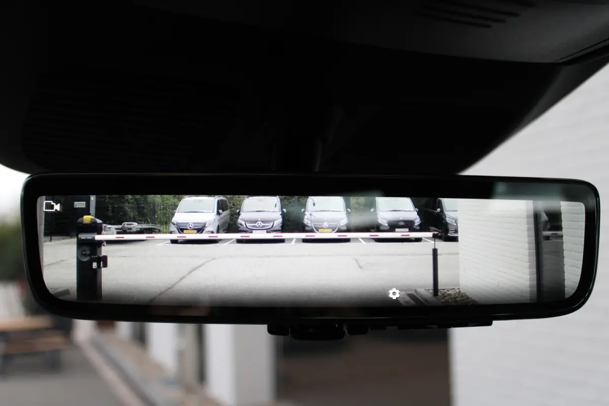 300d / AMG / Exclusive / DC / 4-matic / Luchtvering / Pano / Elec Stoelen / Burmester / Vol Opties / NIEUWSTAAT.
