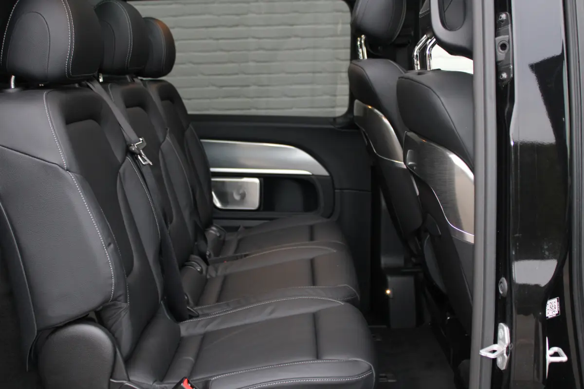 300d / AMG / Exclusive / DC / 4-matic / Luchtvering / Pano / Elec Stoelen / Burmester / Vol Opties / NIEUWSTAAT.