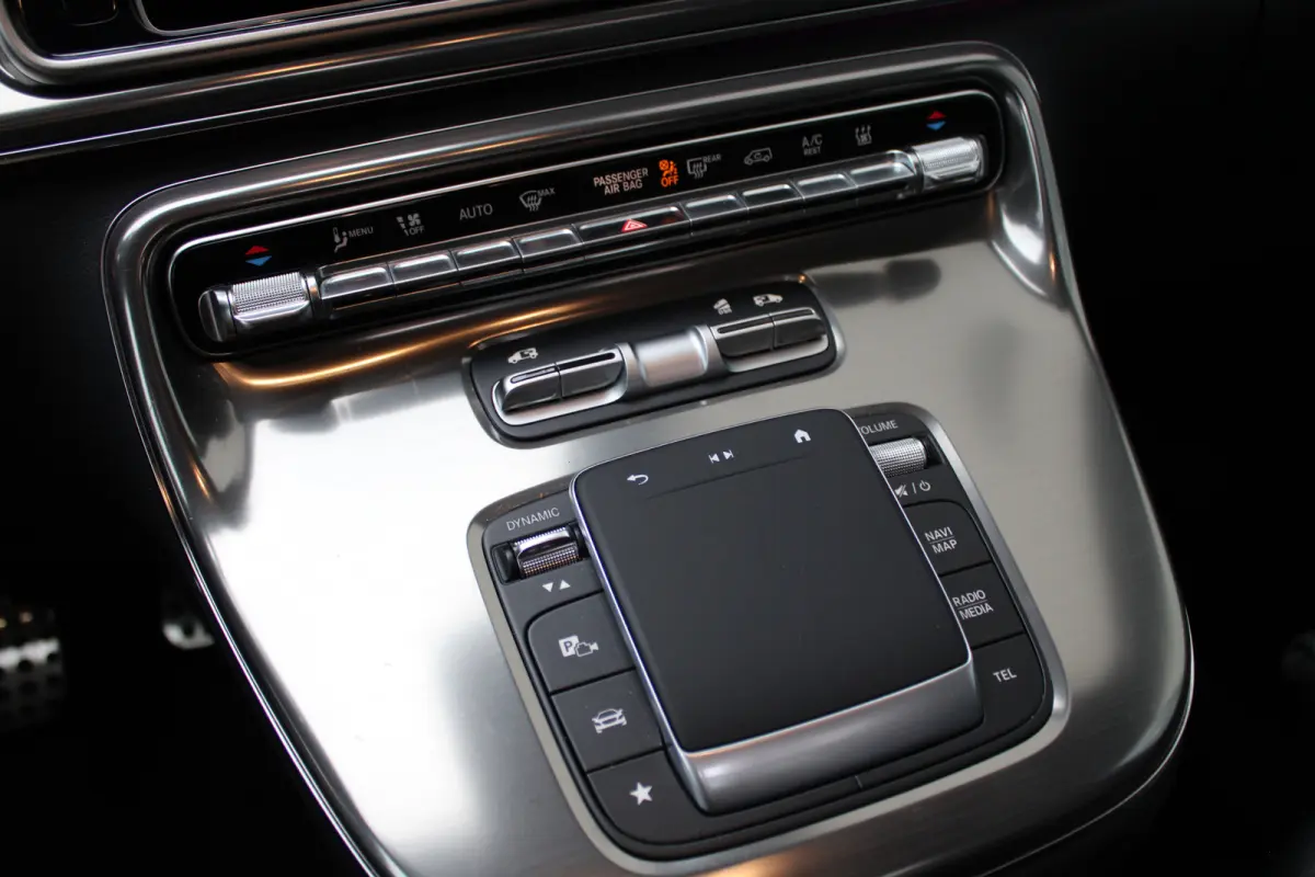 300d / AMG / Exclusive / DC / 4-matic / Luchtvering / Pano / Elec Stoelen / Burmester / Vol Opties / NIEUWSTAAT.
