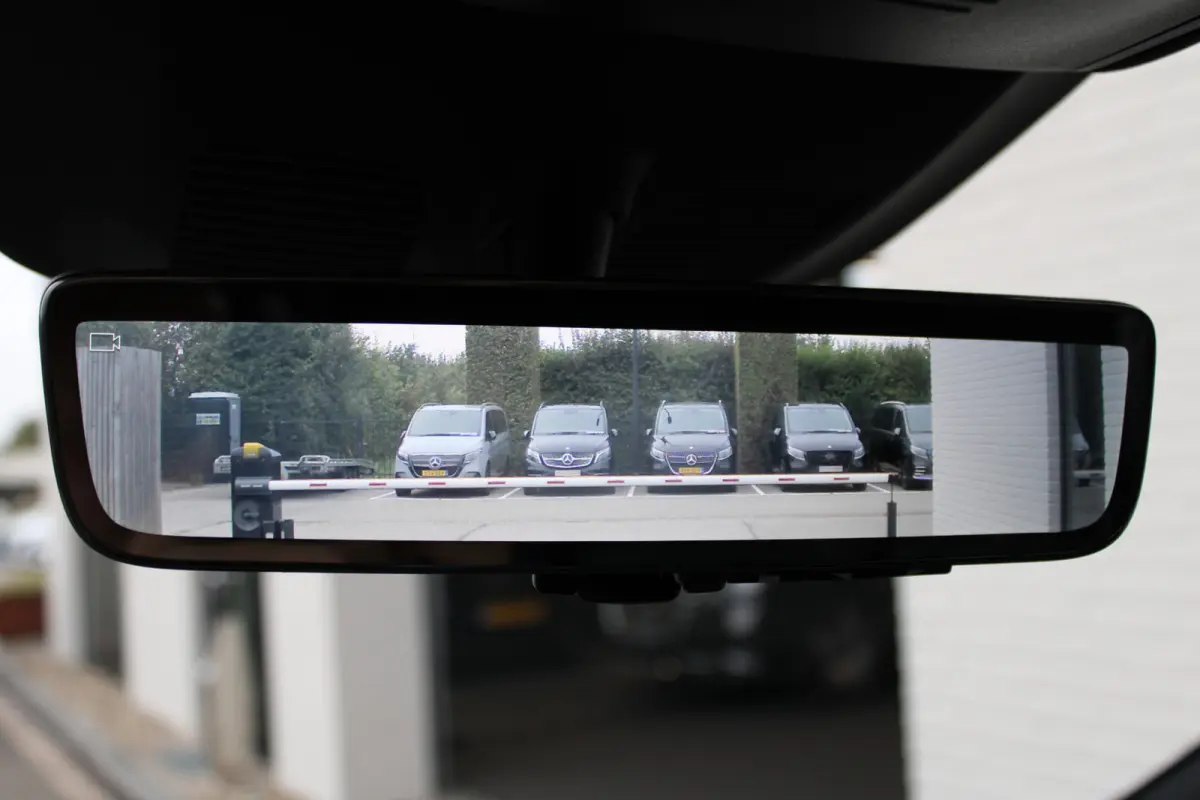 300d / DC / AMG / Panorama / Luchtvering / 2x Elec Schuifd / 360 Cam / Burmester / Vol Opties.