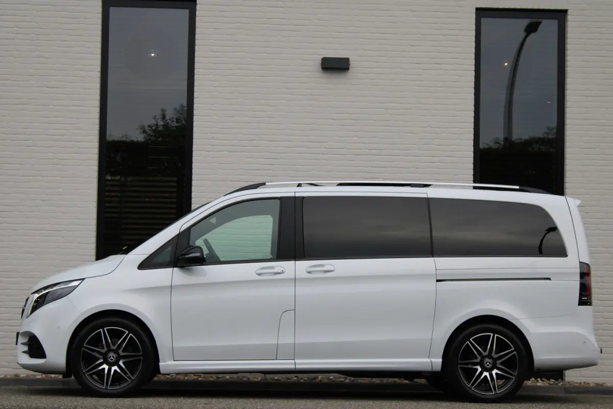 300d / DC / AMG / Panorama / Luchtvering / 2x Elec Schuifd / 360 Cam / Burmester / Vol Opties.