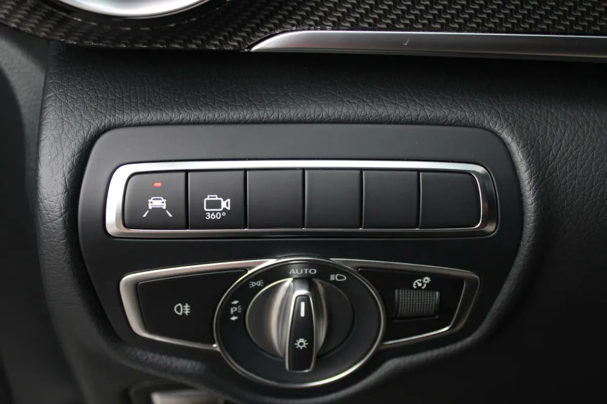 300d / DC / AMG / Panorama / Luchtvering / 2x Elec Schuifd / 360 Cam / Burmester / Vol Opties.