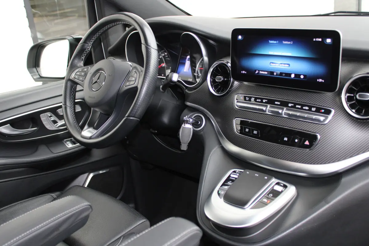 300d / DC / AMG / Panorama / Luchtvering / 2x Elec Schuifd / 360 Cam / Burmester / Vol Opties.