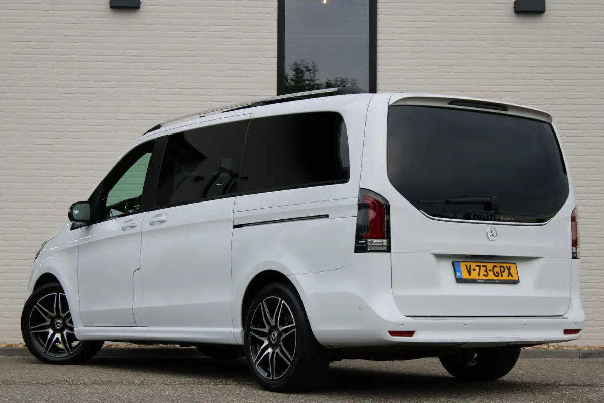 300d / DC / AMG / Panorama / Luchtvering / 2x Elec Schuifd / 360 Cam / Burmester / Vol Opties.
