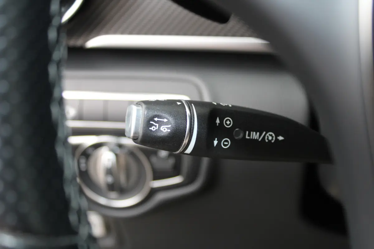 300d / DC / AMG / Panorama / Luchtvering / 2x Elec Schuifd / 360 Cam / Burmester / Vol Opties.