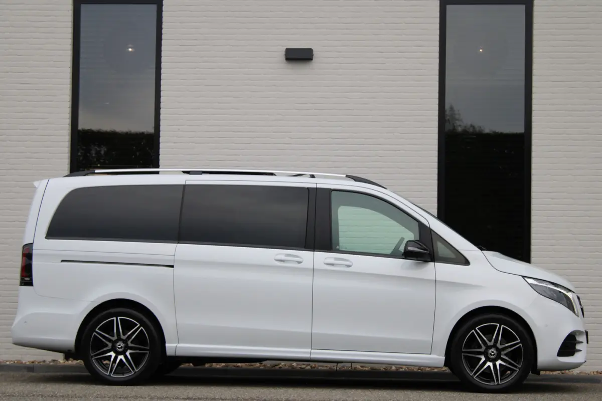 300d / DC / AMG / Panorama / Luchtvering / 2x Elec Schuifd / 360 Cam / Burmester / Vol Opties.