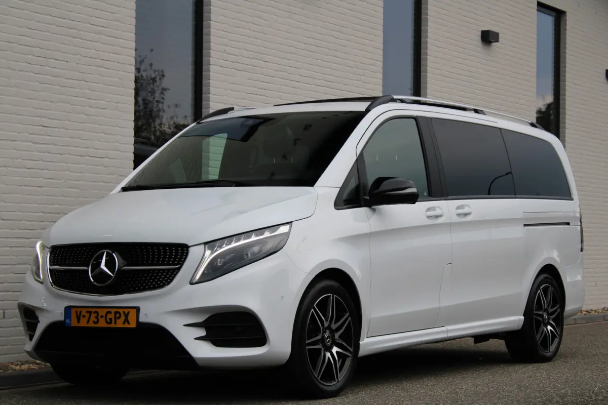 300d / DC / AMG / Panorama / Luchtvering / 2x Elec Schuifd / 360 Cam / Burmester / Vol Opties.