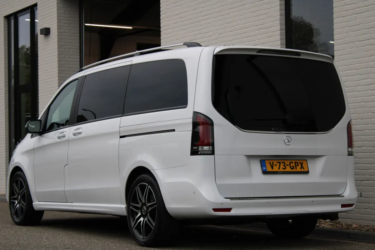 300d / DC / AMG / Panorama / Luchtvering / 2x Elec Schuifd / 360 Cam / Burmester / Vol Opties.
