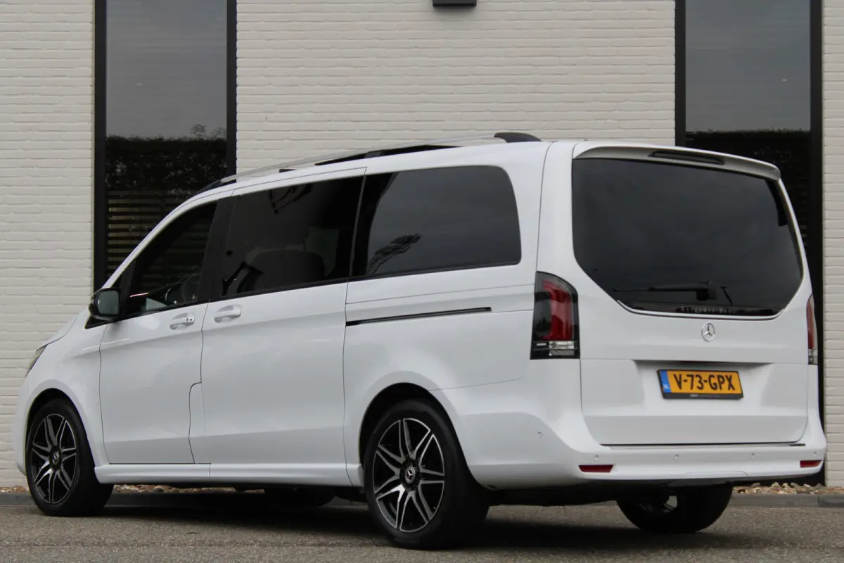 300d / DC / AMG / Panorama / Luchtvering / 2x Elec Schuifd / 360 Cam / Burmester / Vol Opties.