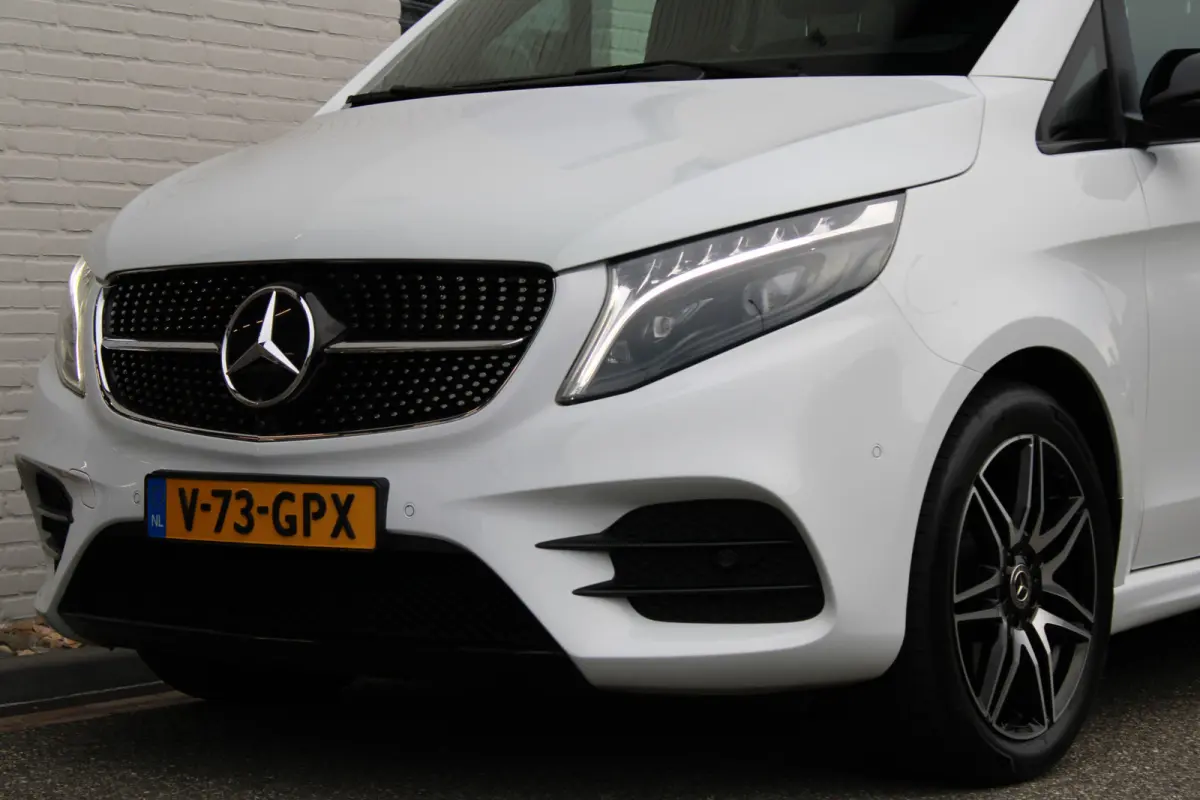 300d / DC / AMG / Panorama / Luchtvering / 2x Elec Schuifd / 360 Cam / Burmester / Vol Opties.