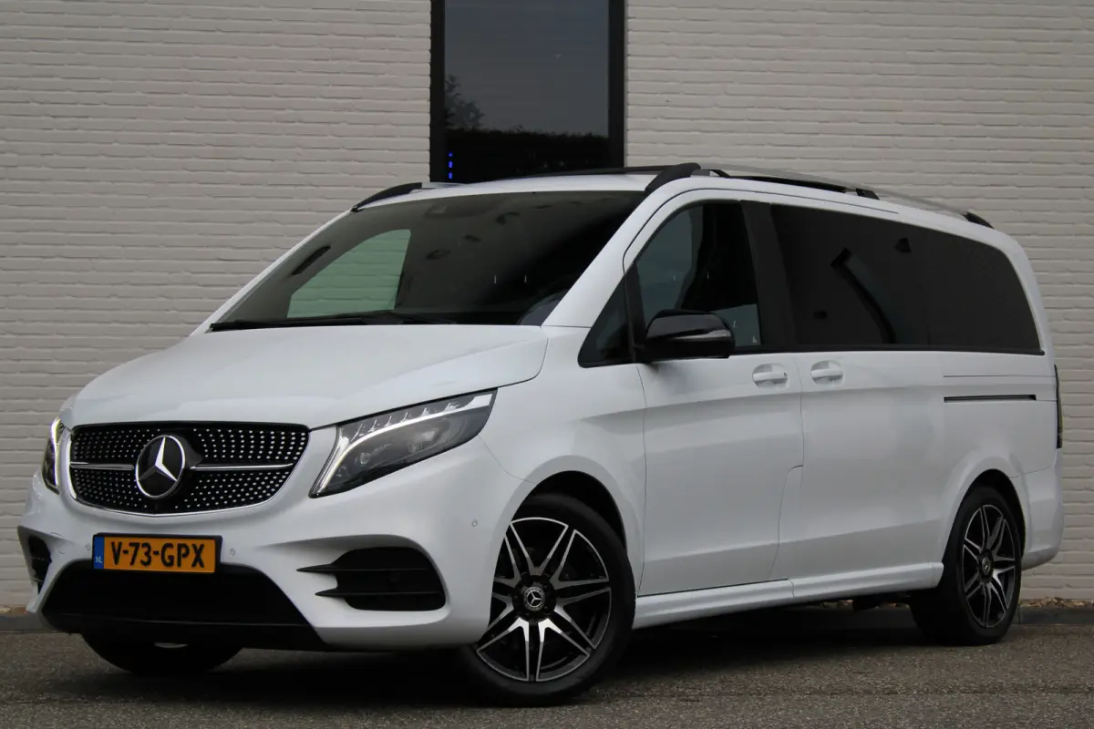 300d / DC / AMG / Panorama / Luchtvering / 2x Elec Schuifd / 360 Cam / Burmester / Vol Opties.
