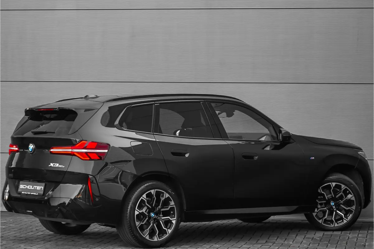 30e xDrive M-Sport H/K Pano HUD Driving Assist Plus 360°
