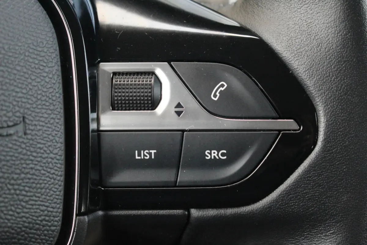 1.2 Blue Lease Active | Climate | Carplay | Navi | DAB | Cruise | LED | PDC A | Climate | Carplay | Navi | DAB | Cruise | LED | PDC A |