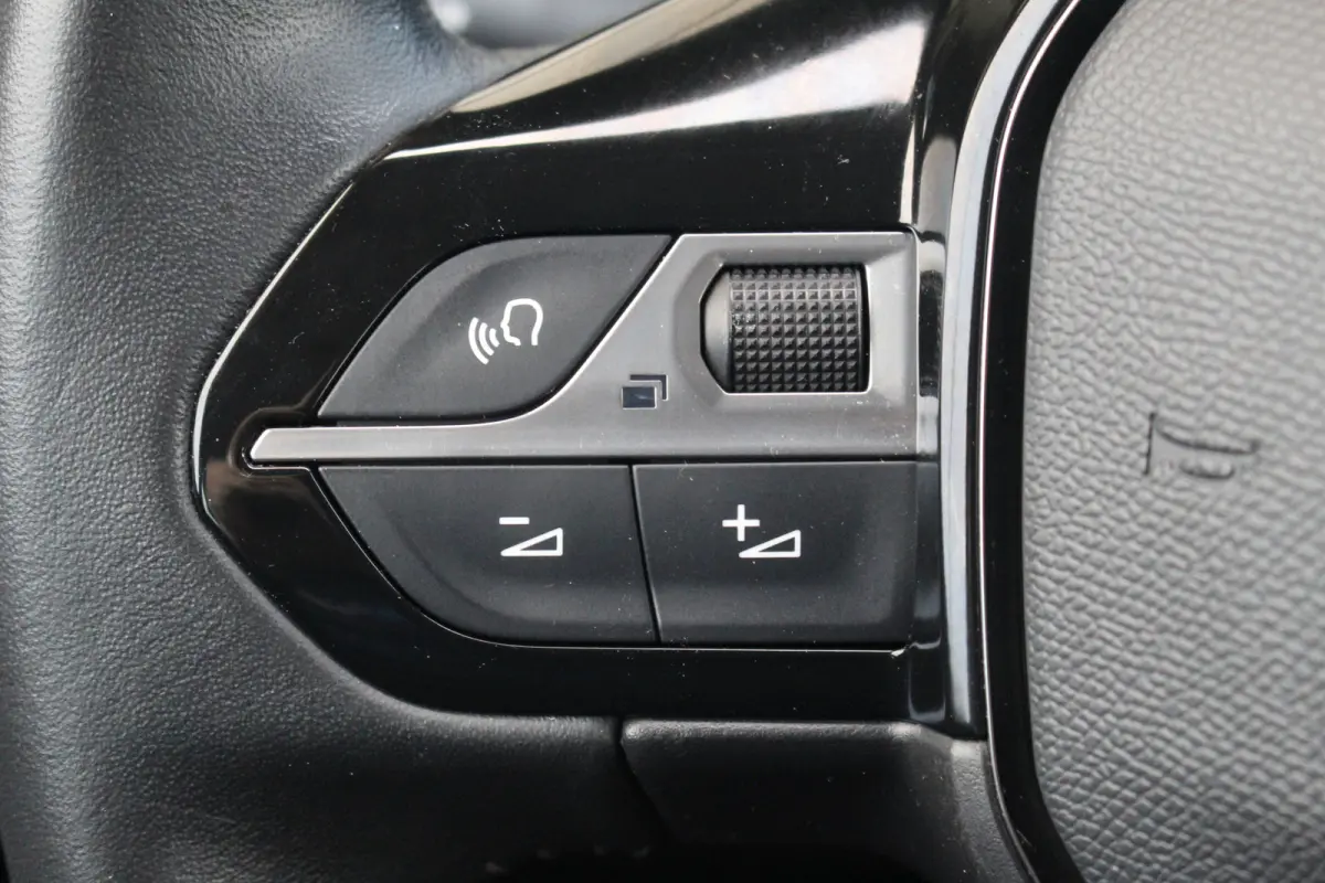 1.2 Blue Lease Active | Climate | Carplay | Navi | DAB | Cruise | LED | PDC A | Climate | Carplay | Navi | DAB | Cruise | LED | PDC A |