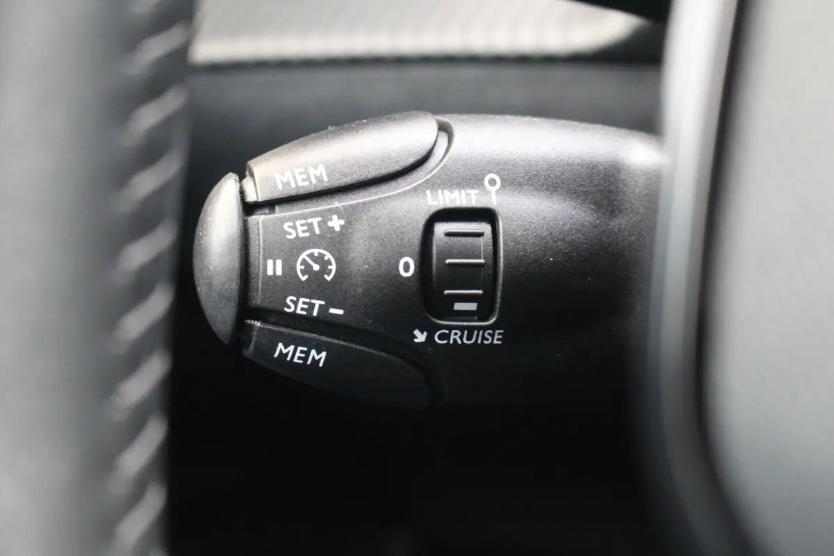 1.2 Blue Lease Active | Climate | Carplay | Navi | DAB | Cruise | LED | PDC A | Climate | Carplay | Navi | DAB | Cruise | LED | PDC A |